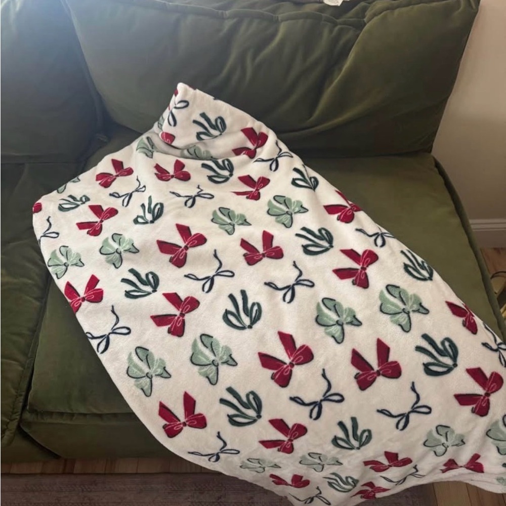 Cozy Bow Patterned Blanket